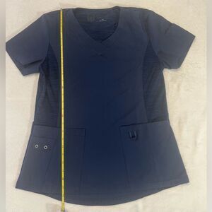 Urbane PERFORMANCE Navy Scrub Top sporty w/ credit card pocket on sleeve MED